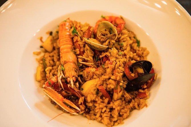 Private Authentic Paella Cooking Class in Barcelona with Josh - Meeting Josh at the Studio: What to Expect Before You Cook