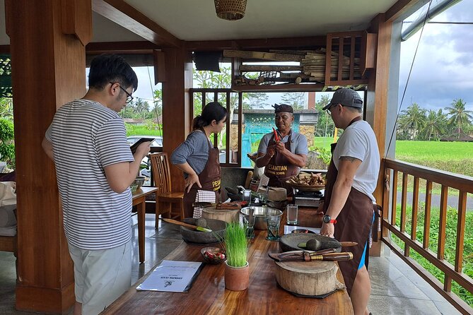 Private Balinese Cooking Class in Ubud at Santika's Home - A private Balinese kitchen lesson in Pesalakan village