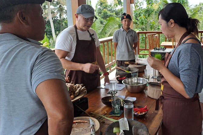 Private Balinese Cooking Class in Ubud at Santika's Home - Balinese flavors explained: ingredients you’ll actually recognize