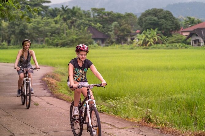 Private Bicycle Tour to Chiang Mai and Thai Cooking Class - Umbrellas and craft country near Chiang Mai