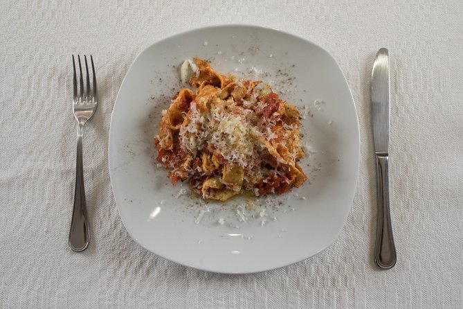 Private cooking class at a Cesarina's home with tasting in Bergamo - Wine Tasting and the Moment You Sit Down