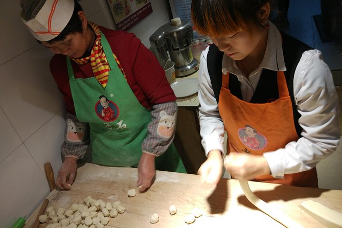 Private Hutong Culture Tour with Dumpling Cooking Class plus Cricket Fighting Game - What $176.72 buys you: value in the guide, transport, and included meals