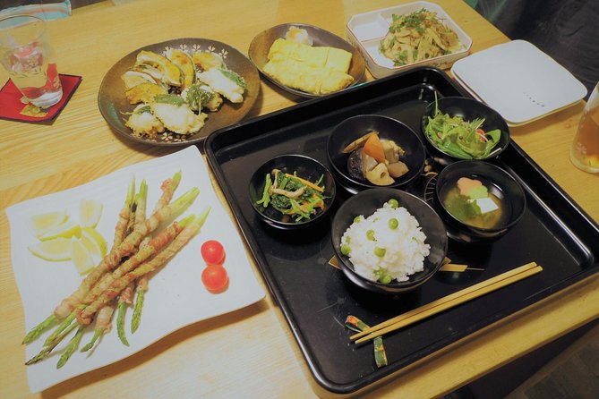 Private Japanese Cooking Class in Hiroshima with Machiko's Family - Finding Machiko’s neighborhood: streetcar time, no hotel pickup