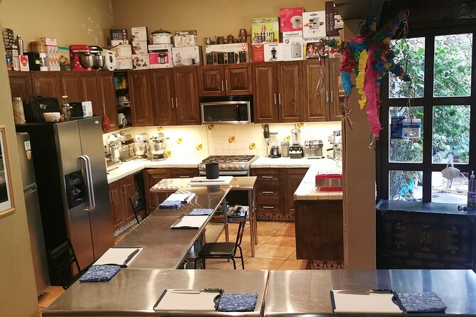 Private Mexican Cooking Class with Licensed Chef - The 3-hour flow: how you go from chopping to a full table