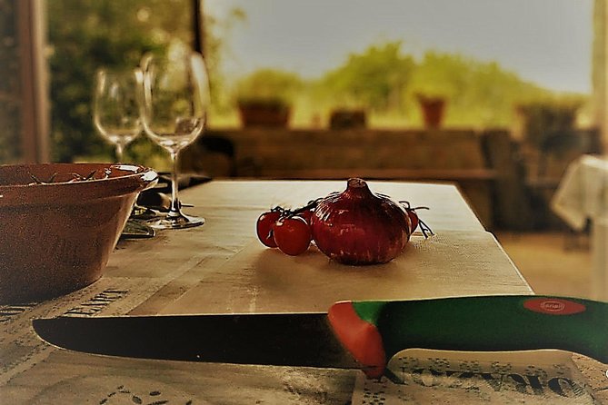 Private Tuscan Cooking Class And Wine Tasting in Radda in Chianti - Wine and Olive Oil Tasting on the Patio: Your Flavor Preview