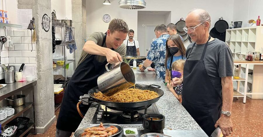 Real Paella Cooking Class – Market Visit & Sangría Workshop - Tapas, sangria workshop, and DO Valencia wine while you get settled