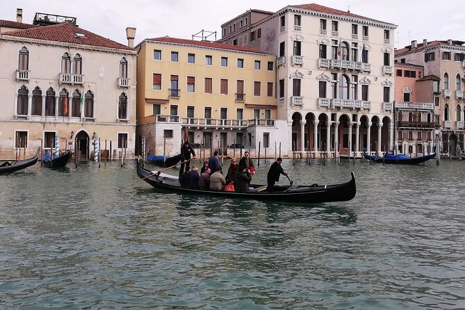 Rialto Market & Seafood Cooking Class in Murano - The walk through hidden calles: a short trek with a purpose