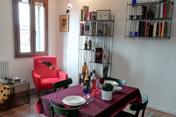 Rialto Market & Seafood Cooking Class in Murano - The cooking lesson: prosecco, aperitivo, and a meal that follows the market