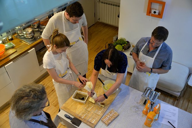 Rialto Market Tour with Hands on Cooking Class, Wine & Tiramisu - Timing and walking: plan for extra minutes in Venice
