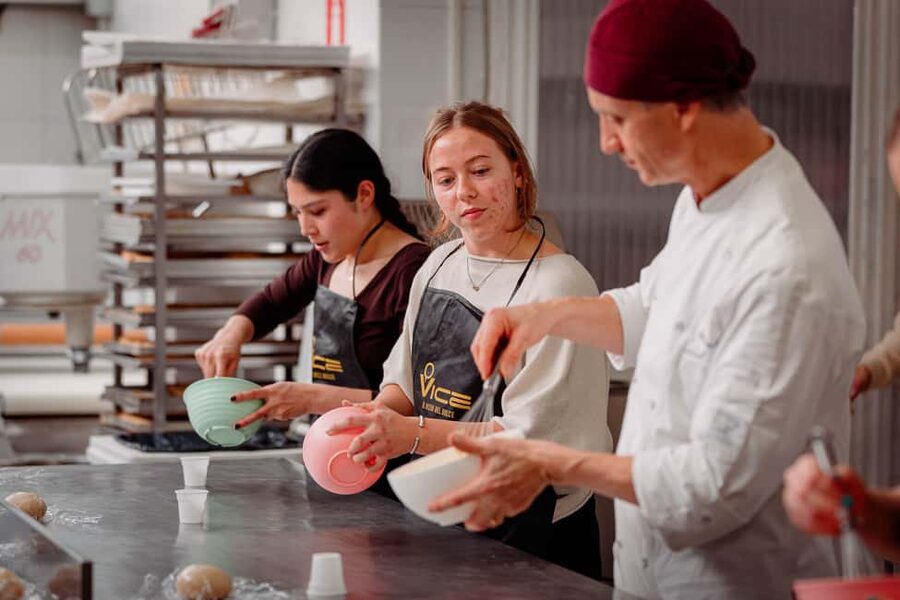 Rome: Cannoli, Gelato, Tiramisu Baking & Cooking Class - How the 2.5 hours typically play out