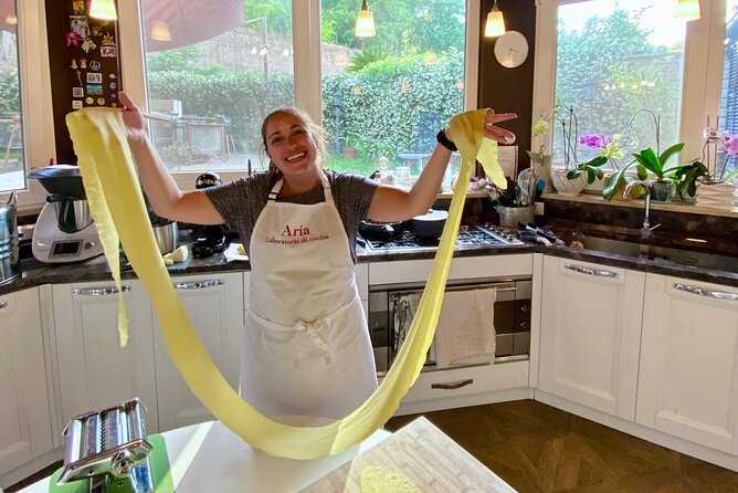 Rome : Cooking Class in a Real Roman Home in Trastevere - Appetizers, Fried Vegetable Bites, and the Start of the Feast