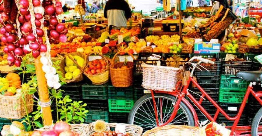 Rome: Cooking Lesson to learn the Secrets of Italian Cuisine - Shop with the chef: how ingredient choices get taught