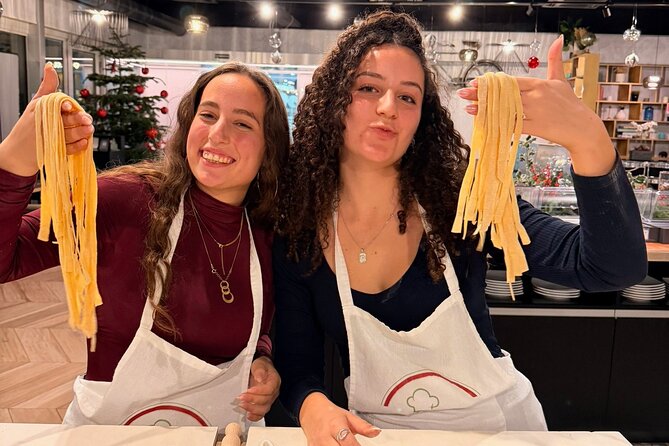 Rome Fresh Pasta & Tiramisu Cooking Class near Piazza Venezia - Finding the Meeting Point Near Via del Plebiscito (and Why It Matters)