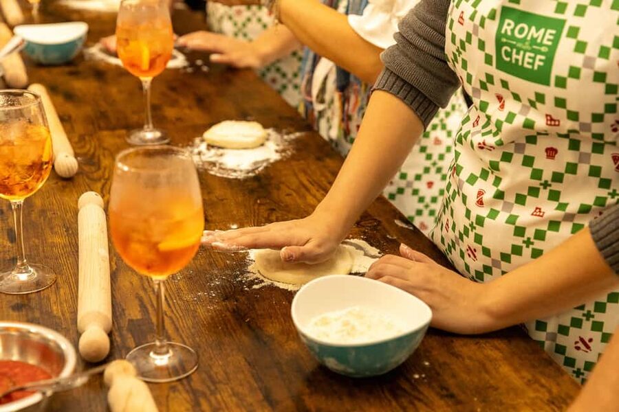 Rome: Hands-On Pizza Cooking Class with Spritz Mixology - The social dinner part: why sitting together is part of the value