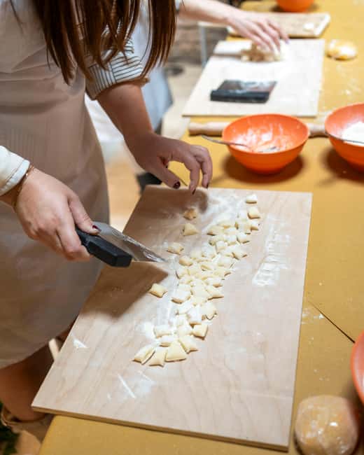 Rome & Milan: Cooking class & wine pairing at Come Na Vorta - Who should book, and what could be a mismatch