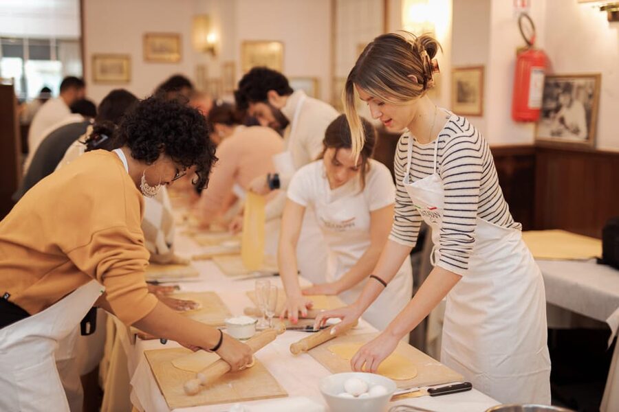 Rome: Pasta and Tiramisu Cooking Class in Piazza Navona - Making fresh pasta: fettuccine technique and sauce choices
