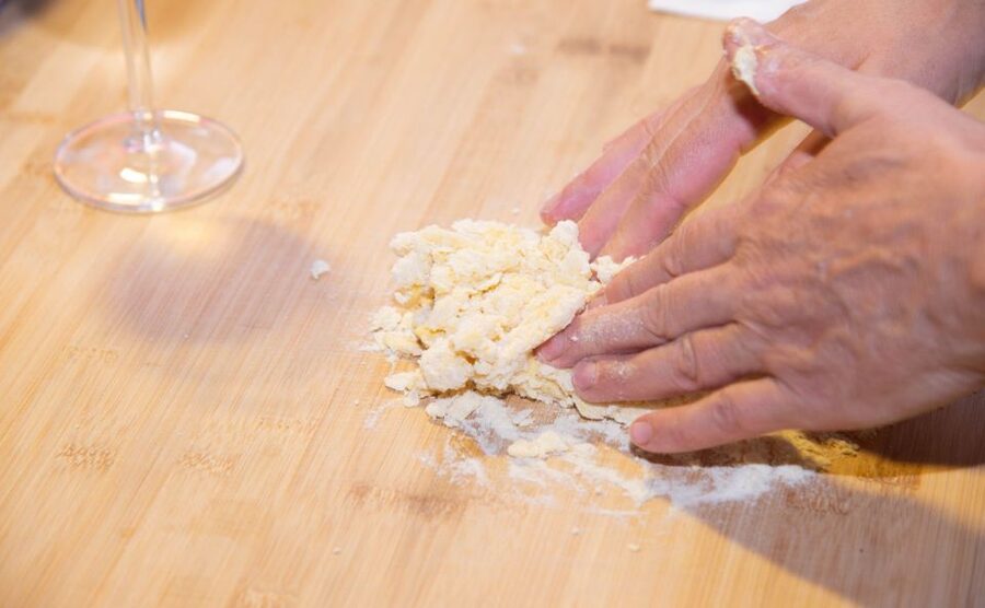 Rome: Pasta and Tiramisu Shared Cooking Class with Wine - Who this Rome pasta and tiramisù class suits best