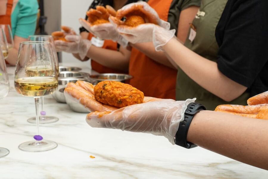 Rome: Pizza & Gelato Cooking Class + Private Chef - Roman pizza: dough basics and toppings without the guesswork