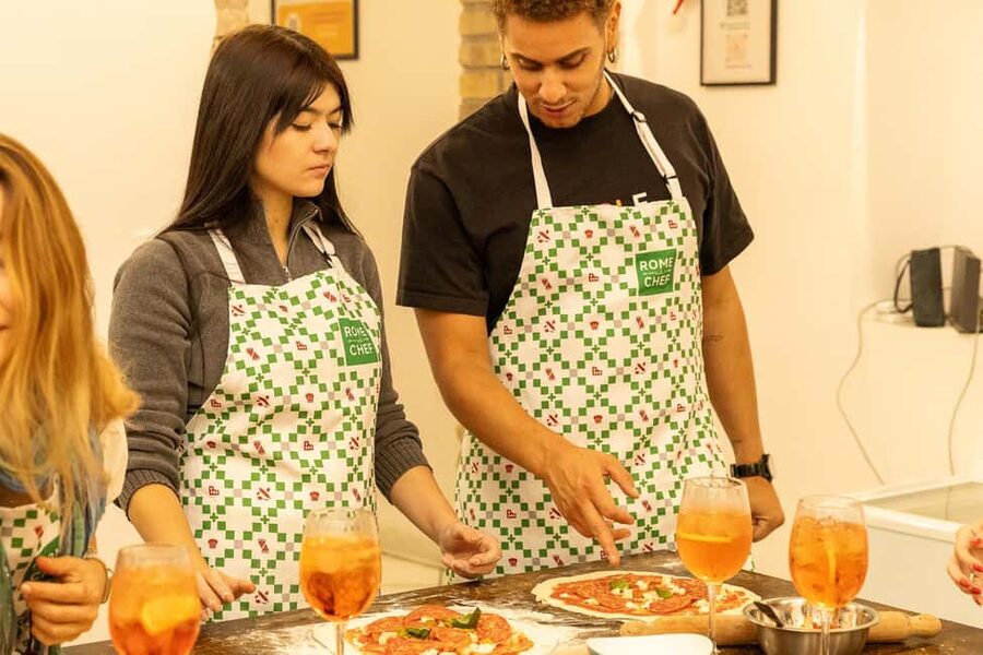 Rome: Pizza Making Cooking Class With Spritz Cocktails - Meeting Minutes From the Colosseum: Why This Location Works