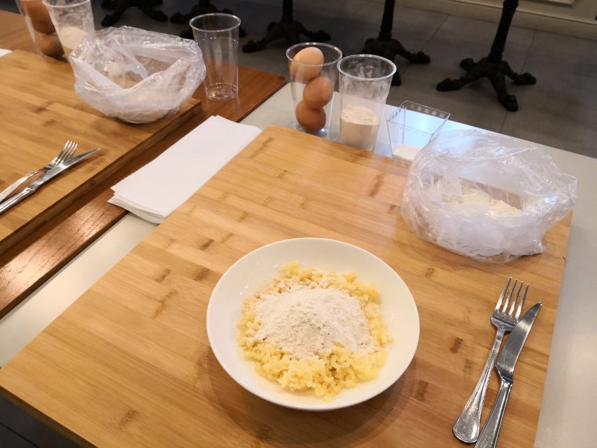 Rome: Traditional Cooking Class in the Jewish Ghetto - Meeting at Taverna del Ghetto: the neighborhood sets the mood