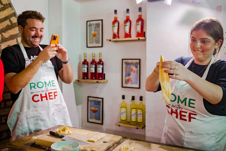 Rome: Traditional Pasta with Cocktails Cooking Class - Hosts and vibe: why people keep praising this class