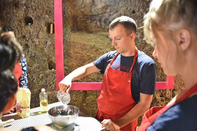 Salzburg Christmas Cookies and Apple Strudel Cooking Lesson - Meeting point and getting set: Ursulinenpl. 9 and what to bring