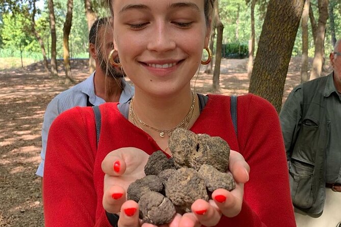 San Gimignano Truffle Hunt & Truffle Cooking Class - Tenuta Torciano: getting the vibe right in San Gimignano