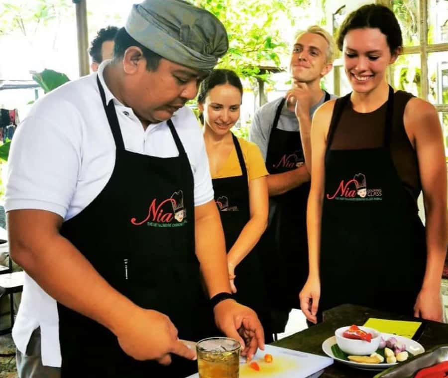 Seminyak : cooking class traditional food bali - Lunch or Dinner Included: How the Meal Fits the Class