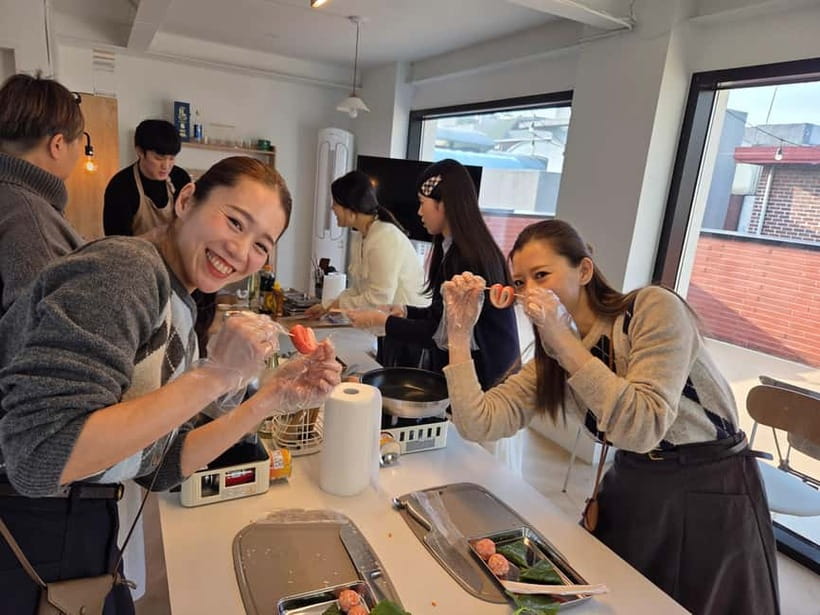 Seoul: Cooking Class and Tour with Michelin-Trained Chef - Makgeolli and a full Korean plate: what you eat after you cook