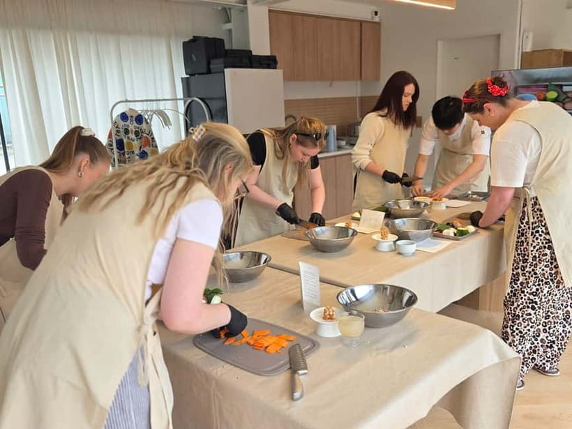 Seoul: Cooking Class and Tour with Michelin-Trained Chef - Finding Connecting Mangwon and getting into the group rhythm
