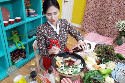 Seoul: Korean Cooking Class at a Local Home and Market Tour - Cooking Class Rhythm: Watch, Cook, and Actually Learn