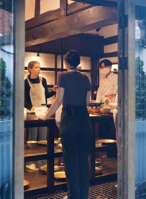 Seoul: Royal Seoul Cooking Class in a 100-Year-Old Hanok - Chef Park’s Small-Group Classroom: How the Cooking Works