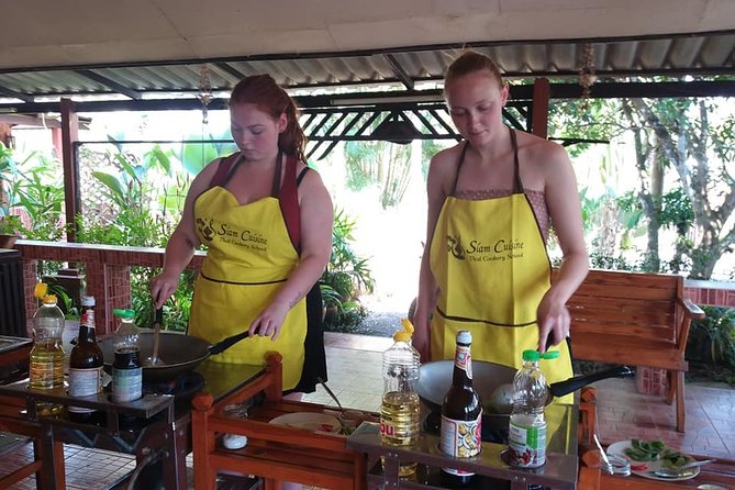 Siam Cuisine Thai Cookery School Krabi - Class size and group dynamics: small enough for help