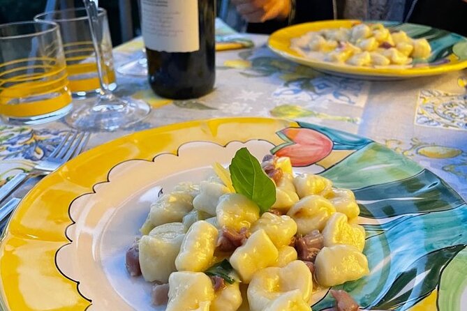 Small-Group Cooking Class in Positano: Gnocchi, Tiramisù & Drinks - The wine, lemoncello, and dinner pacing