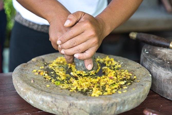 Small-Group Farm Tour & Balinese Cooking Class in Ubud with Kadek - Outdoor Community Kitchen Cooking: 2–3 Balinese Dishes in Two Hours