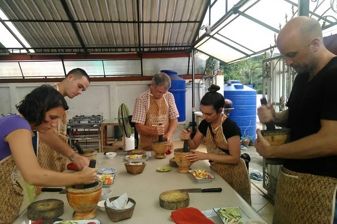 Small-Group Smart Thai Cooking Class in Krabi - Your chef-led lesson: spices, balance, and real cooking flow