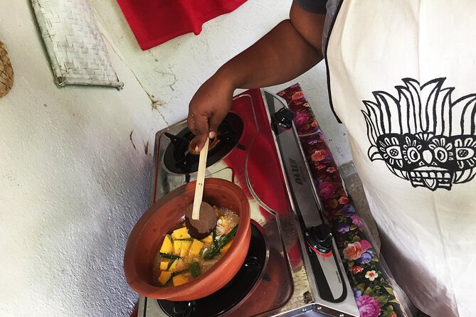 Sri Lankan cooking class with Nilu Kandy( FREE PICKUP & Drop) - Group Size and Comfort: Small Class, Better Attention