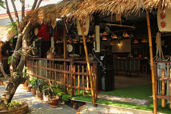Thai and Akha Cooking Class in Chiang Mai - Pickup and the Morning Market Choice That Changes Everything
