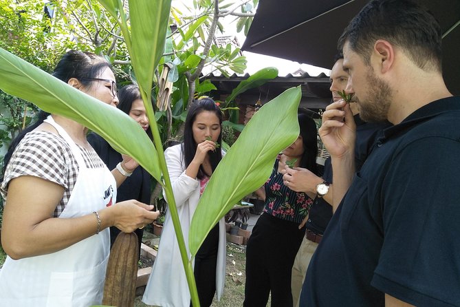 Thai Cooking Class - First Stop: Choosing Your Thai Food Like a Local