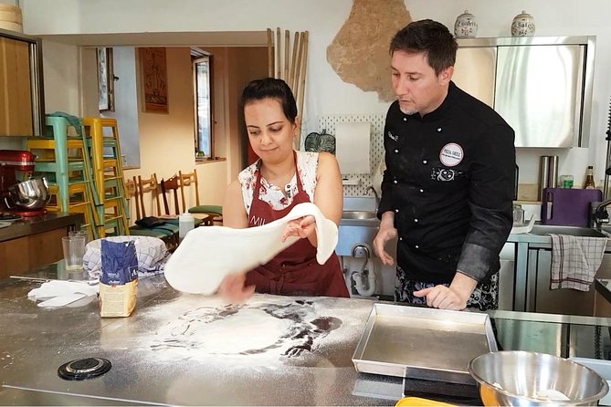 The Art of Making Pizza-Cooking Class in Unique Location with Italian Pizzachef - The real advantage: online support and a PizzaSkill video course