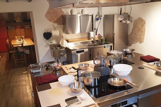 The Art of Making Pizza-Cooking Class in Unique Location with Italian Pizzachef - Gluten-free and special requests: be clear upfront