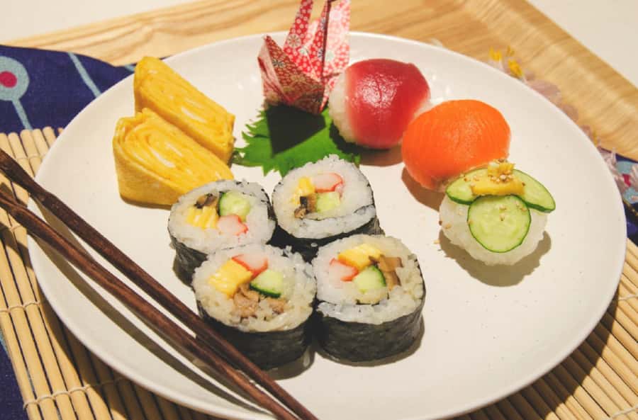Tokyo: Tsukiji Market Walking Tour & Sushi Cooking Class - The Tsukiji Outer Market focus: what you get and what you skip