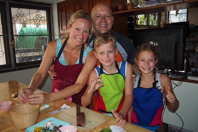 Tomyumthai Cooking Class in Chiang Mai - Choosing your dishes and what you’ll eat