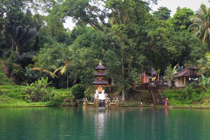 Traditional Balinese Cooking Class with Ubud Tour - Market-to-meal: bicycling, choosing produce, and dressing up for photos