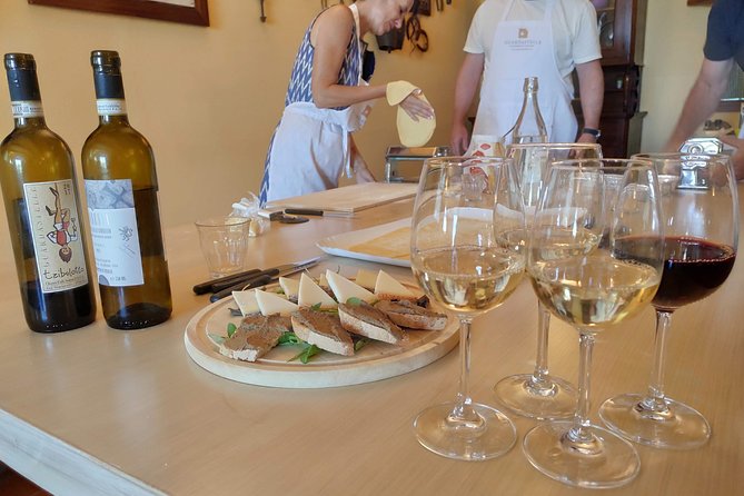 Traditional Cooking Class in San Gimignano - Lunch and dinner with estate wines: the meal is the point