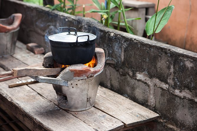 Traditional Market Tour and Private Laotian Cooking Class with a Local - What it’s like with a local host named Si (and Nee)