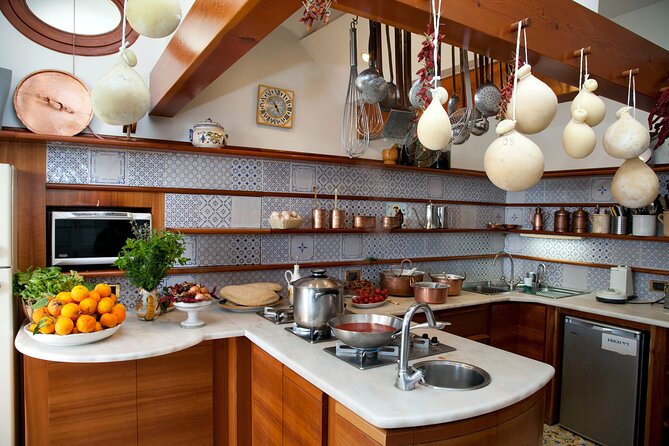 Traditional Neapolitan cooking class - Getting there in Sorrento: pickup, meeting point, and best timing