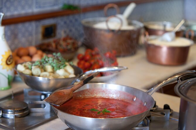 Traditional Neapolitan cooking class - From herbs and wine to hands-on technique: how the class teaches you
