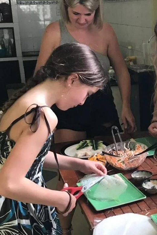 Traditional Vietnamese Cooking Class in Leina Cookery - Choosing your dishes: how the class stays personal in a small group