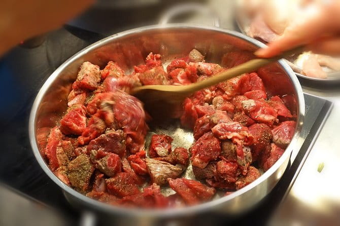 Tuscan Cooking Class and Dinner in Florence - Getting There: Meeting Near Piazza Santa Trinita at 4:45 pm